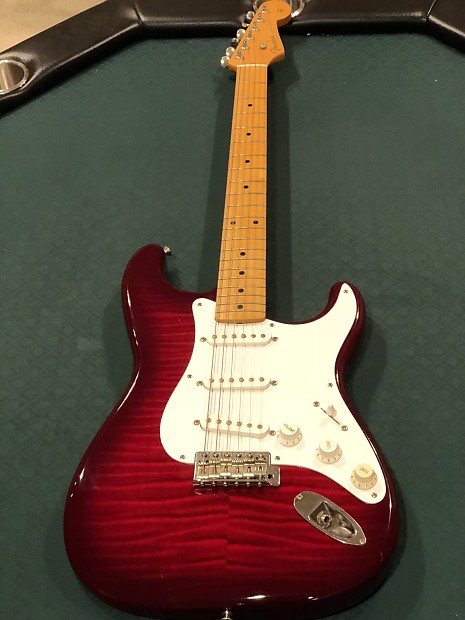 Fender stratocaster dark shop red
