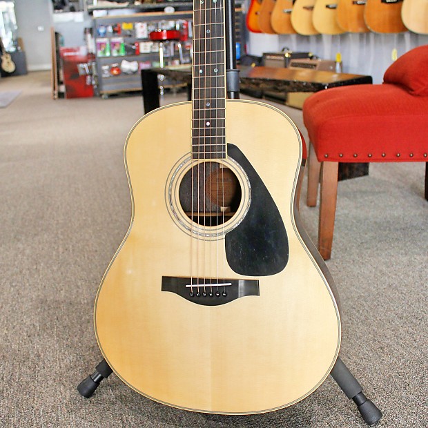 Yamaha LL16 - Solid Rosewood & Engelmann Spruce Slope