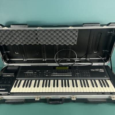 Roland XP-60 61-Key 64-Voice Music Workstation Keyboard + SKB Case with wheels 1998 - 2003 - Black
