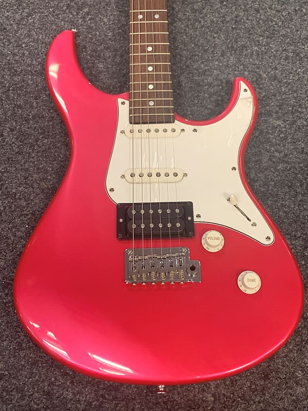 Yamaha | Pacifica 912 | Crimson Red | Made in Taiwan Yamaha | Pacifica 912 | Crimson Red | Made in Taiwan