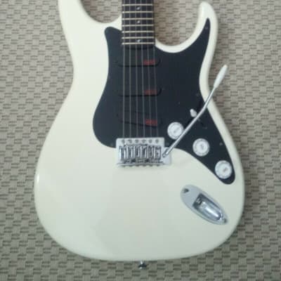 Starforce 8000 White Guitar / Guitarra Starforce 8000 Blanca for sale