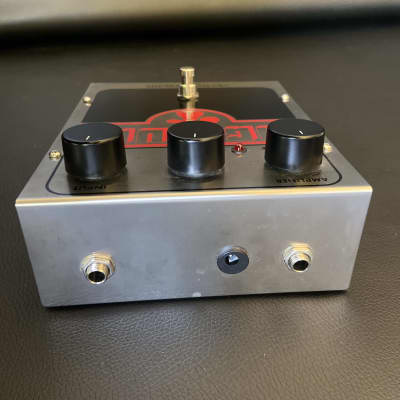 Electro-Harmonix Big Muff Pi 2000 - Present - Silver / Black / Red image 2