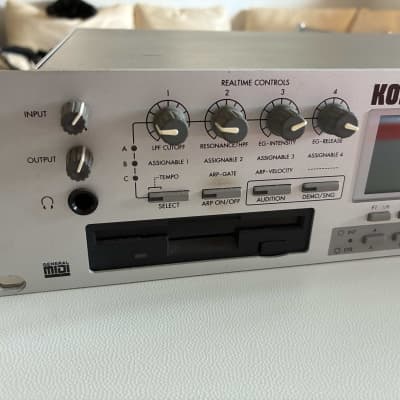 Korg Triton Rack Rackmount 60-Voice Polyphonic Workstation 2000 - 2005 - Silver