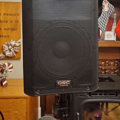 2x QSC K10 1000-Watt Active 2-Way PA Speakers And 1 X QSC KSub W/stands And Carry Bags image 3