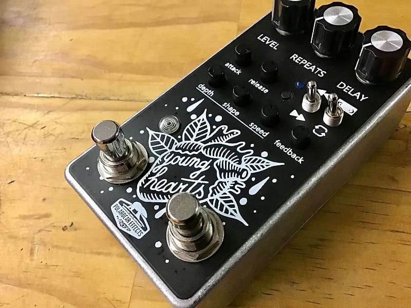 Earthquaker Devices Hizumitas Fuzz Sustainer Pedal Pastel