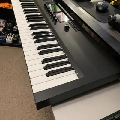 Native Instruments Komplete Kontrol S61 Mk2 2010s - Black Native Instruments Komplete Kontrol S61 Mk2 2010s - Black