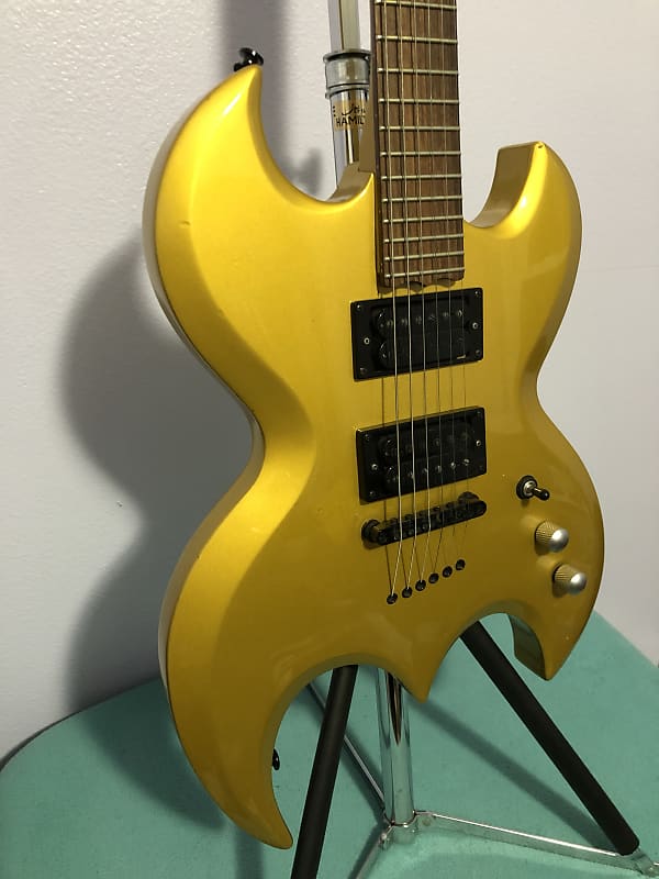 "Brownsville New York Guitars ! The "Brownsville Bat" Golden Reverb