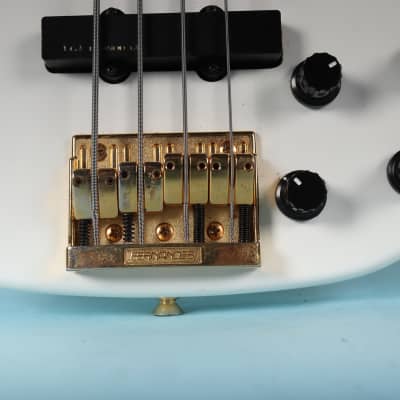 Fernandes FRB Revolver 4 String Electric Bass White Short Scale image 12