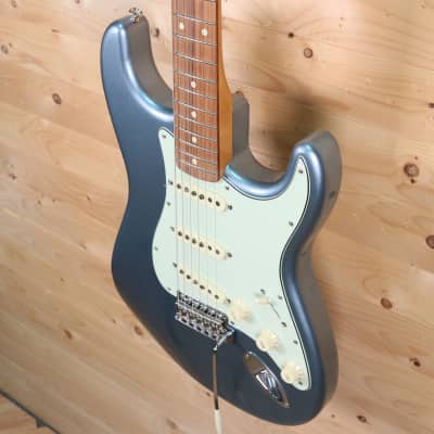 Fender Vintera '60s Stratocaster | Reverb Canada