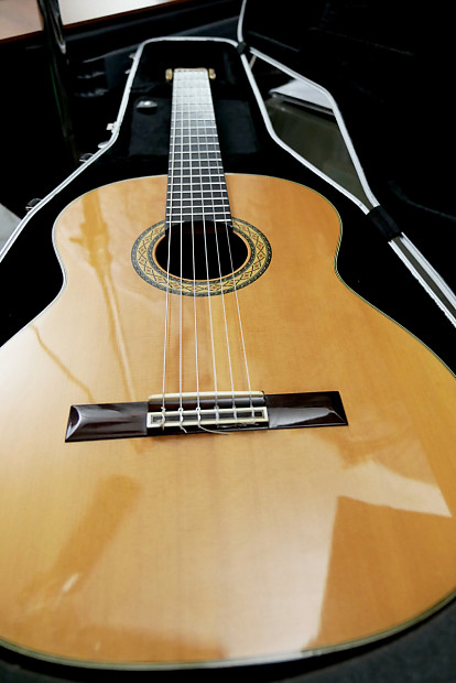 Hirade H8 Rare Handcrafted Concert Classical Guitar with Hardshell Case EX 1982
