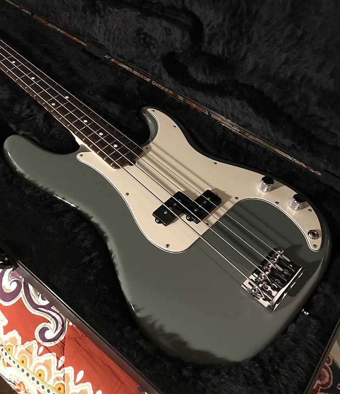 Fender American Professional Series Precision Bass Reverb