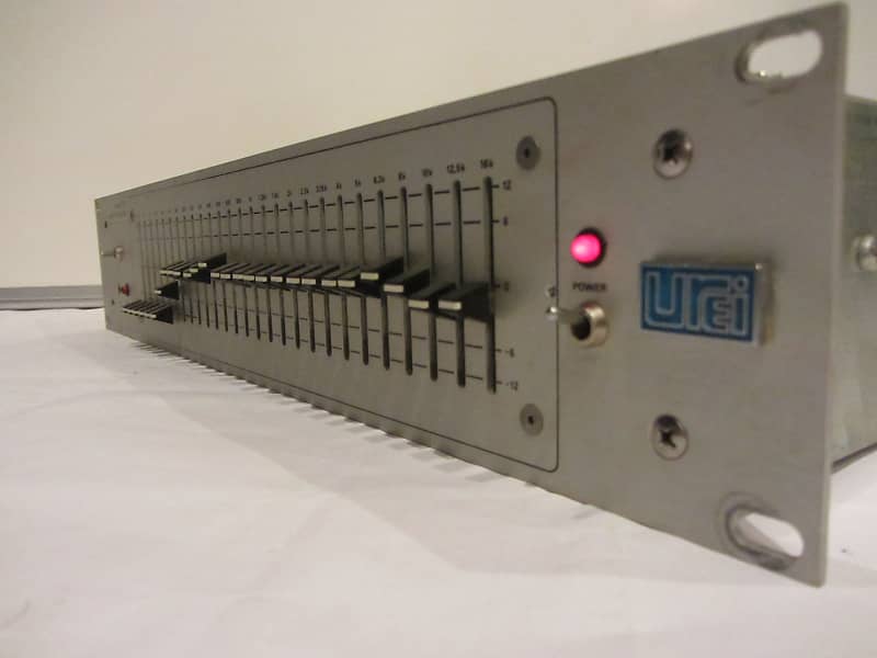 UREI 537 A graphic equalizer 90'S silver Grey