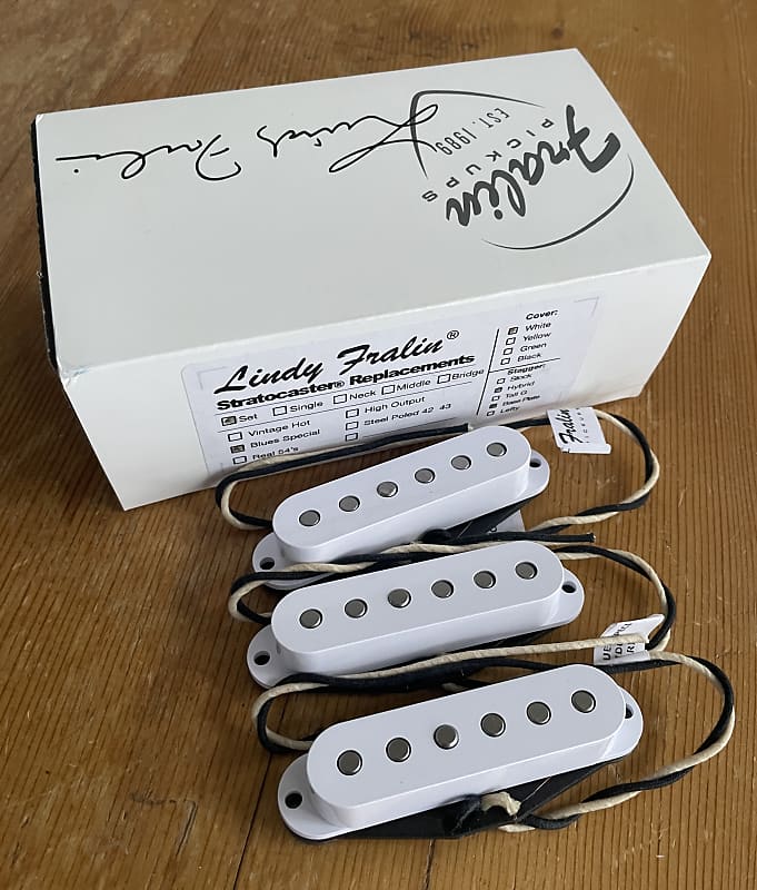 Lindy Fralin Blues Special Pickup Set For Fender Stratocaster White BASE  PLATE