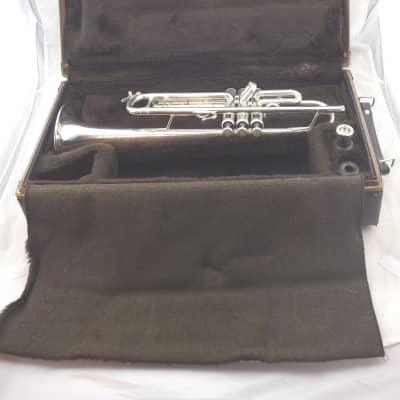 Bach Stradivarius Lightweight 180S72*/43 ML Bore Bb Trumpet, Case, Mouthpiece image 11