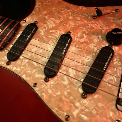 1995 Fender Strat Plus Deluxe with Rosewood Fretboard Crimson Burst image 4