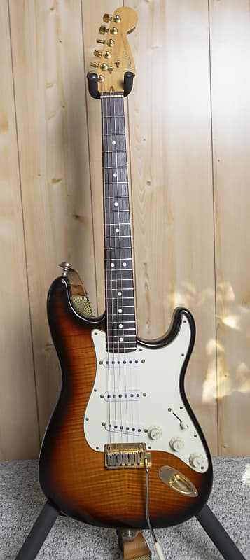 Fender USA 50th American ストラト キャスター Fender 50th Anniversary American Stratocaster Quilted Maple
