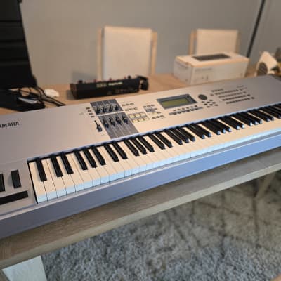 Yamaha Motif ES 8 + Extras