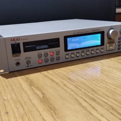 Akai S3000XL MIDI Stereo Digital Sampler 1996 - White - JAPAN