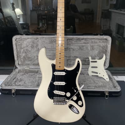 Fender Player Stratocaster Electric Guitar w/ roadrunner hard shell case for sale