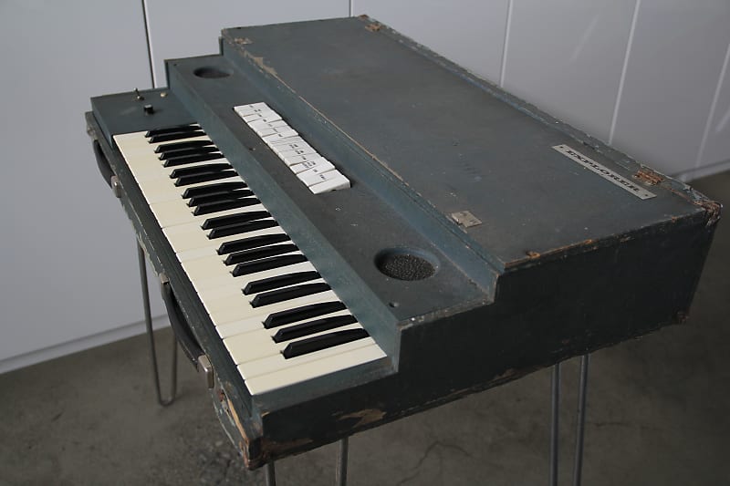 RMI Explorer Organ 1968 image 1