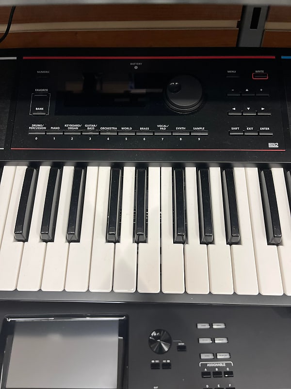 Roland Juno DS61 Synthesizer | Reverb Canada