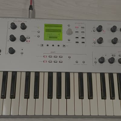 Alesis Ion 49-Key Analog Modeling Synthesizer 2000s - Silver