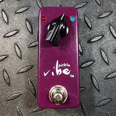 Lovepedal Pickle Vibe Tremolo/Vibrato | Reverb Canada