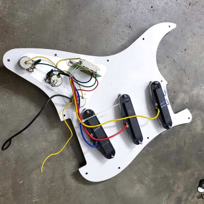 Immagine Stratocaster SSS Loaded Pickguard #27 (1990s, White) - 11