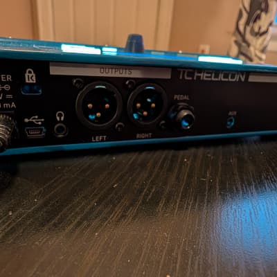 TC-Helicon VoiceLive Play Acoustic Guitar and Vocal Effects Processor Pedal