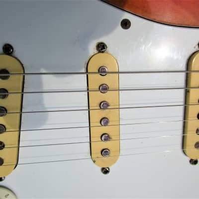 Guyatone Custom ストラトキャスターサンバースト ラージヘッド Guyatone Custom ストラトキャスターサンバースト ラージヘッド
