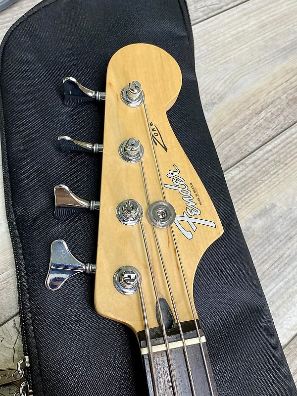 Fender Deluxe Series Zone Bass 2003 - 2006