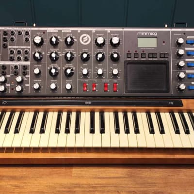 Moog Minimoog Voyager XL 61-Key Monophonic Synthesizer 2010 Black with Wood Cabinet