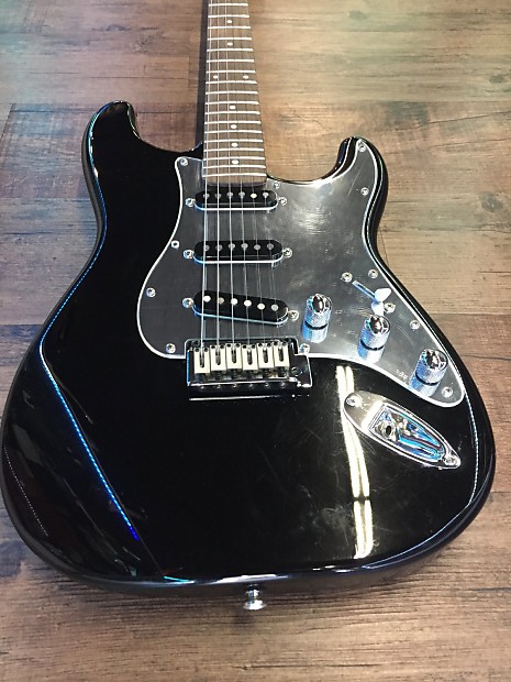 Fender Squier Standard Stratocaster Black W/Mirror Pg (Used) | Reverb