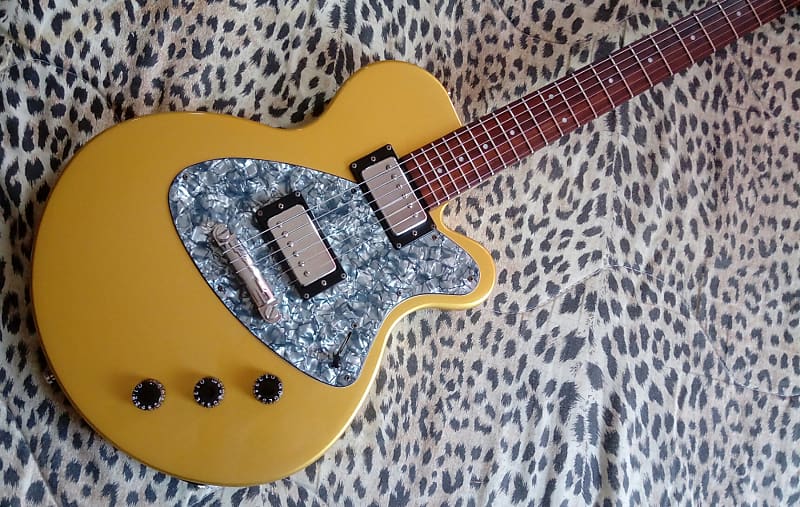 Yamaha AES 500 Gold Sparkle