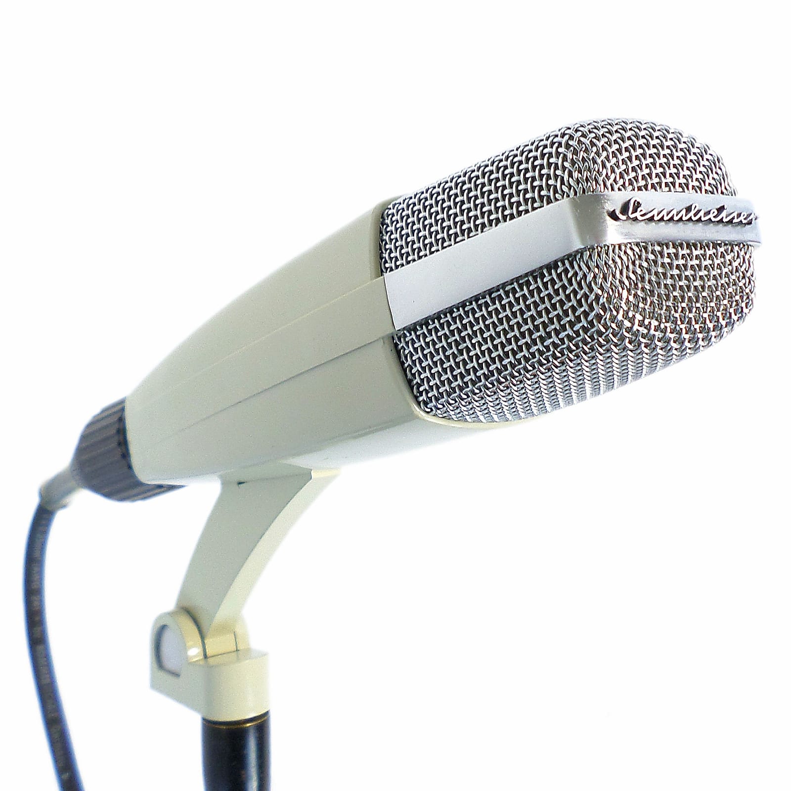 Sennheiser MD 421-2 Cardioid Dynamic Microphone | Reverb