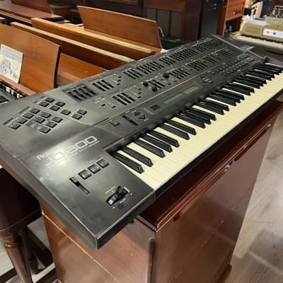 Roland JD-800 61-Key Programmable Synthesizer 1991 - 1995 - Carbon