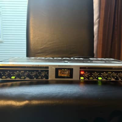 ギター Behringer UltraGain Pro MIC2200 Amazon.com: Behringer ULTRAGAIN PRO MIC2200 Audiophile