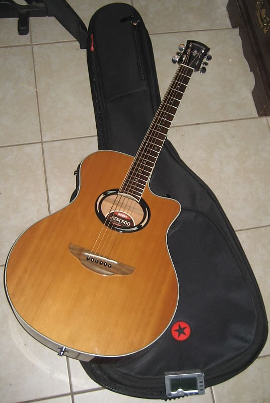 Yamaha APX 500 Acoustic/Electric Guitar w/Road Runner Bag Yamaha APX 500 Acoustic/Electric Guitar w/Road Runner Bag