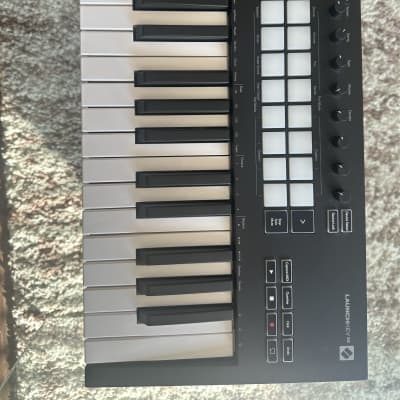 Novation Launchkey 25 MKII MIDI Keyboard Controller 2015 - 2020 - Black