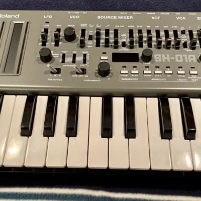 Roland SH-01A Boutique Series Synthesizer Module with K-25m Keyboard