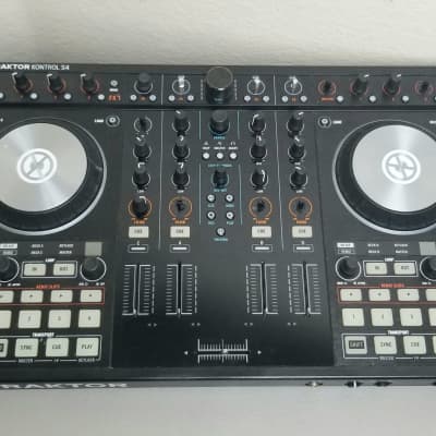 Native Instruments Traktor Kontrol X1 MK2 DJ Controller USB