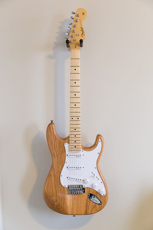 【2025秋冬新作】 Fender Finish Natural Standard American Stratocaster ギター
