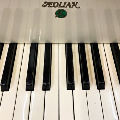 Sweet white baby grand piano 4'10'' image 5