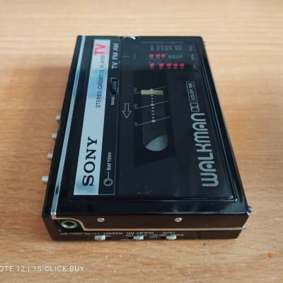 Sony WM F30 1984 - Sony Walkman radio Cassette player WM F 30 black working video test image 6