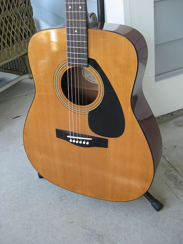 Yamaha FG 401 Acoustic Guitar