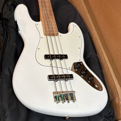 Fender Player Jazz Bass Fretless 4 String White Electric Bass Guitar image 6