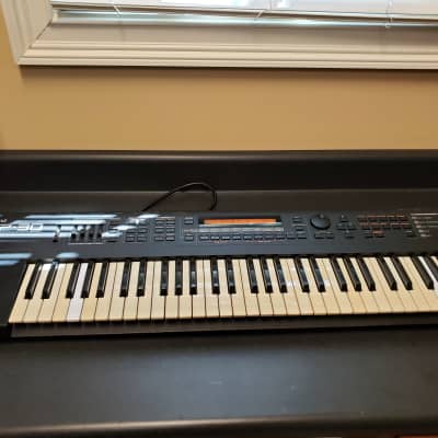 Roland XP-30 61-Key 64-Voice Expandable Synthesizer