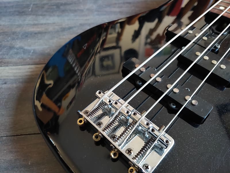 1989 Yamaha RBS MS200 PJ Vintage Medium Scale Bass Guitar