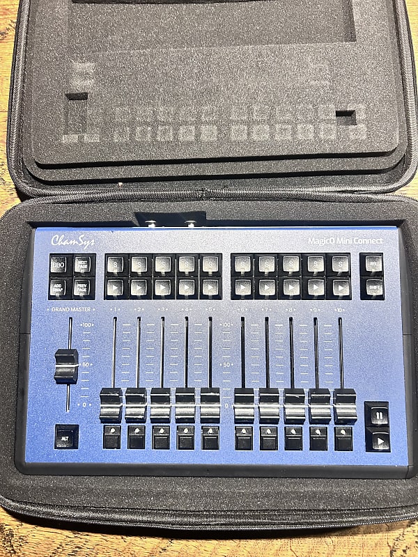 ChamSys MagicQ Mini Connect 2023 - Azul y negro image 1