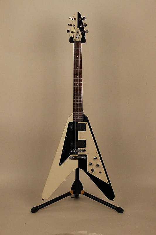 【スーパーセール】 Suzuki V Reverb | White and Black ギター
